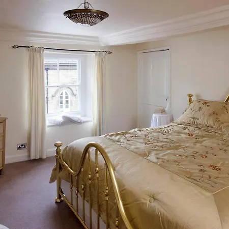 Morton House And The Stable Block - Adjoining For Singles, Couples And Large Groups
