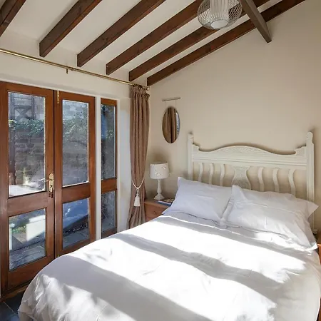 Feriehus Morton House - 7 Brm With Private Courtyard And Stable Block Sleeps 2-14 Flexible Pricing For Every Group Size