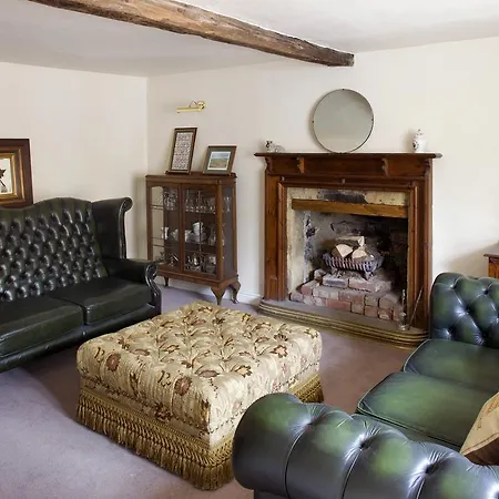 Morton House - 7 Brm With Private Courtyard And Stable Block Sleeps 2-14 Flexible Pricing For Every Group Size * Masham