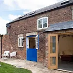 Morton House Let Yorkshire Dales - One 4 Brm Farmhouse, 3brm Stable Block Sleeps 2-16 * Masham
